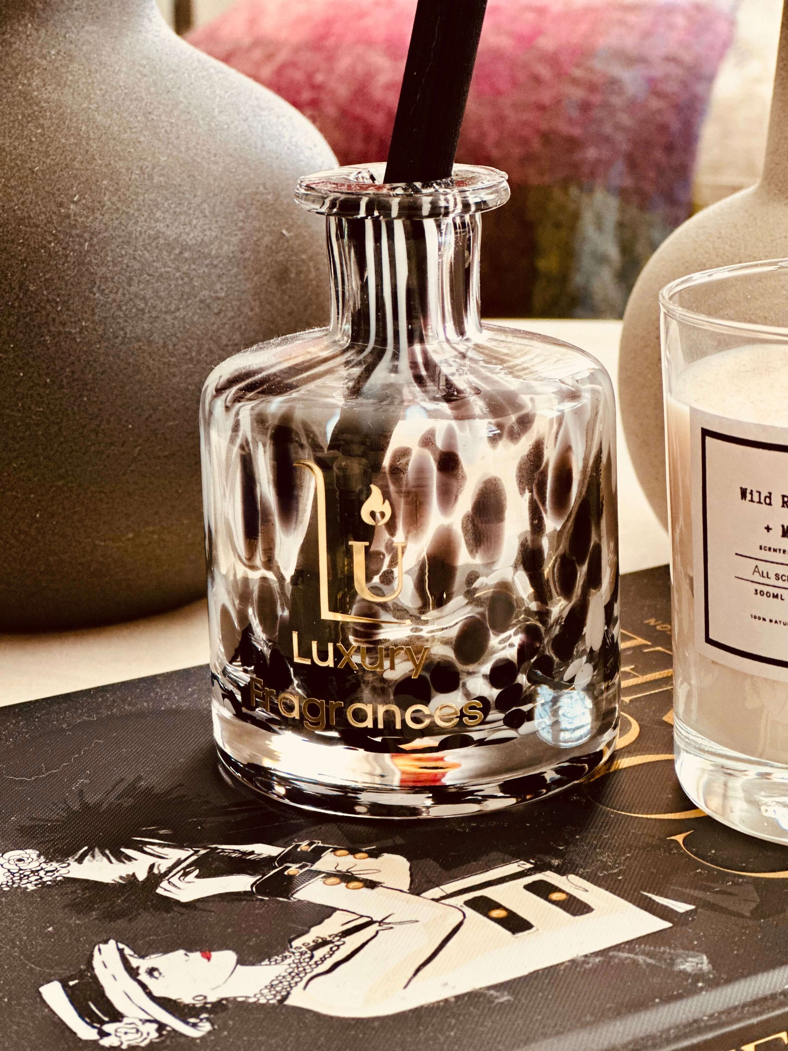 Experience the opulent aroma of our handcrafted Large Dalmatian Diffuser. The perfect blend of luxurious design and premium reeds.