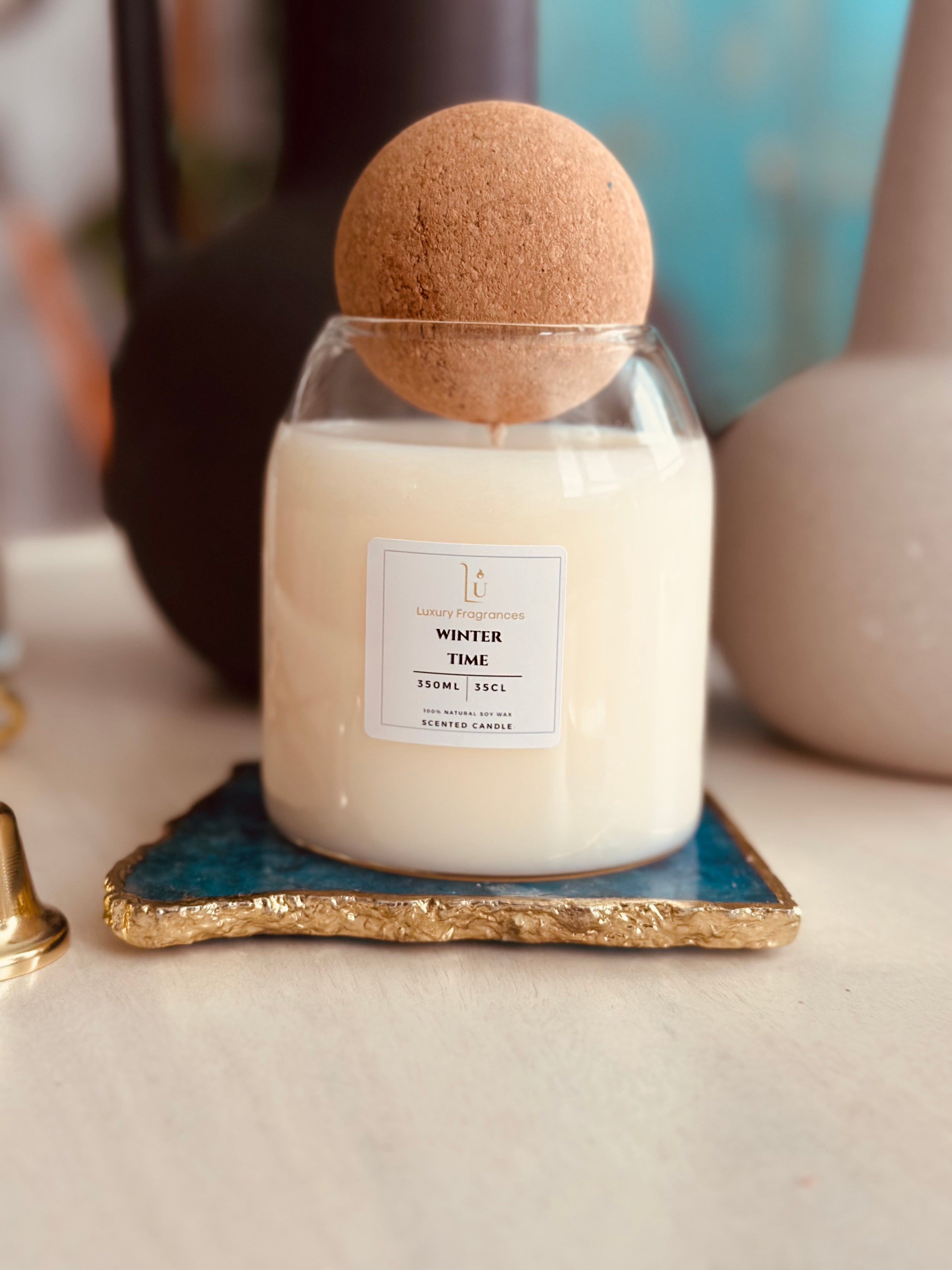 Step out of the cold and warm yourself up with our fabulous Winter Time Fragrance. Crisp bergamot is warmed by floral spice on a comforting base of woods, creating the ultimate cosy fragrance.