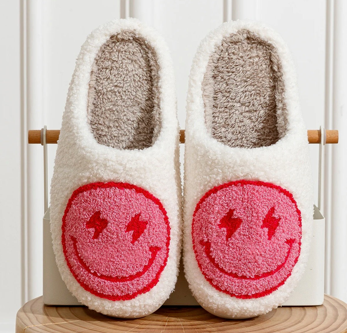 Indulge in the cuteness and charm of our Plush Happy Face Slippers. Made from high quality boucle fabric, these luxuriously soft slippers are the epitome of comfort. With their heartwarming design, walking around the house will feel like a dream. Say goodbye to cold feet and hello to cozy luxury.